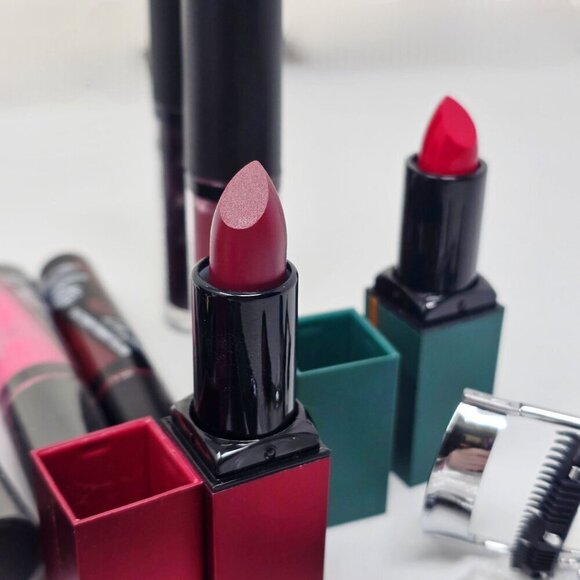 Lipstick Vault ✦ 22 Shades + Lipliner ✦ Glitter Mascara & Eyelash Curler Set NWT - Picture 8 of 13